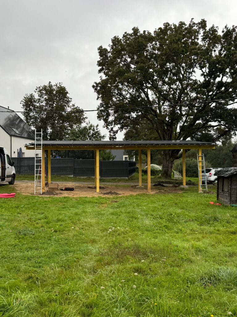 PANNEAUX PHOTOVOLTAIQUES SUR PERGOLA PLOUFRAGAN